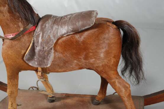 Pferd als Reittier auf Rädern mit Wippe - photo 3