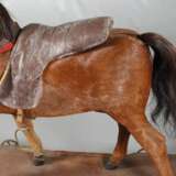 Pferd als Reittier auf Rädern mit Wippe - photo 3