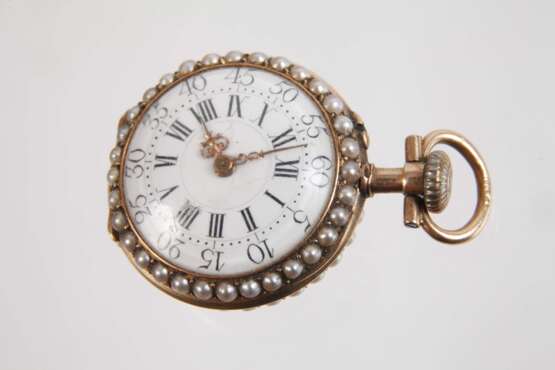 Feine Hängeuhr mit Diamanten und Perlen - фото 4 Feine Hängeuhr mit Diamanten und Perlen - фото 4