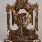 Geschnitzter Uhrenständer - фото 5