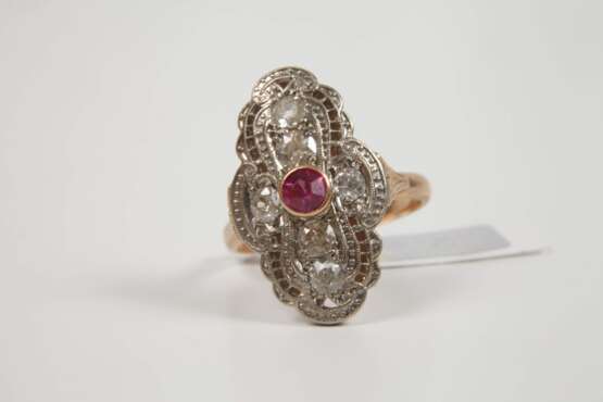 Prächtiger Ring mit Diamanten und Rubin - Foto 2