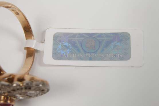 Prächtiger Ring mit Diamanten und Rubin - Foto 5