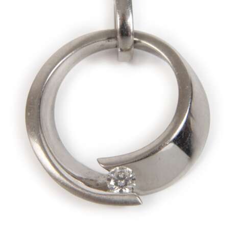 Platinanhänger mit Brillant - фото 1 Platinanhänger mit Brillant - фото 1