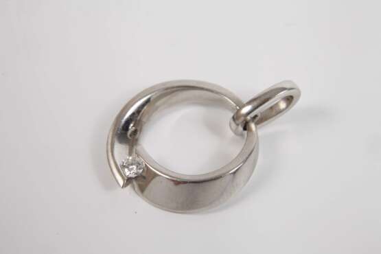 Platinanhänger mit Brillant - фото 2 Platinanhänger mit Brillant - фото 2