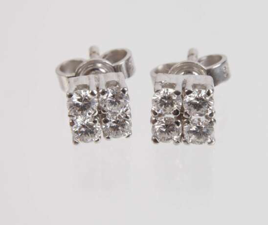 Paar Ohrstecker mit Brillanten - photo 2 Paar Ohrstecker mit Brillanten - photo 2