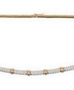 Übersicht. Collier mit Brillantbesatz