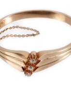 Übersicht. Armreif mit Diamantbesatz