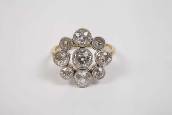 Ring mit Diamantbesatz von zusammen ca. 2,5 ct - Foto 2 Ring mit Diamantbesatz von zusammen ca. 2,5 ct - Foto 2