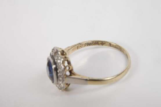 Damenring mit Saphir und Diamanten - фото 4 Damenring mit Saphir und Diamanten - фото 4