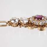 Prächtiger Anhänger mit Diamanten und Rubin - фото 2