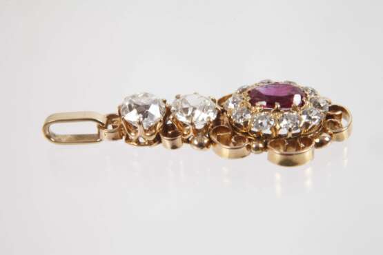Prächtiger Anhänger mit Diamanten und Rubin - фото 2 Prächtiger Anhänger mit Diamanten und Rubin - фото 2