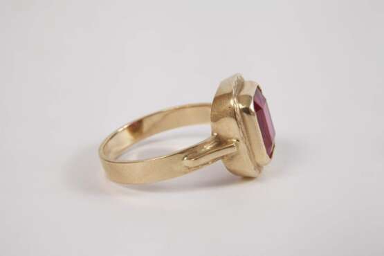 Damenring mit Steinbesatz - фото 2 Damenring mit Steinbesatz - фото 2