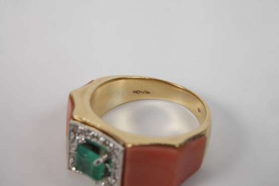 Damenring mit Koralle, Brillanten und Smaragd - Foto 3
