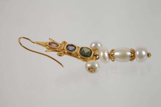 Ohrhänger mit Steinbesatz und Perlen - photo 2 Ohrhänger mit Steinbesatz und Perlen - photo 2