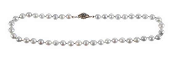 Hellgraue Perlenkette - photo 1 Hellgraue Perlenkette - photo 1
