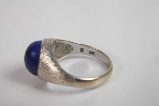 Weißgoldring mit Lapislazuli - photo 3 Weißgoldring mit Lapislazuli - photo 3