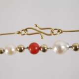Collier mit Perlen und Korallen - photo 2