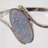Eleganter Armreif mit Edelopal und Diamanten - фото 2
