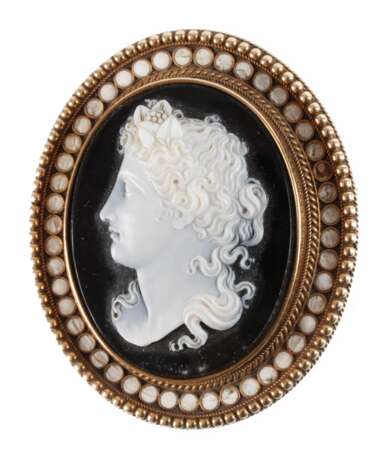 Brosche mit Kamee - фото 1 Brosche mit Kamee - фото 1