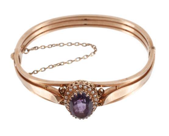 Historismusarmreif mit Amethyst und Saatperlen - фото 1 Historismusarmreif mit Amethyst und Saatperlen - фото 1