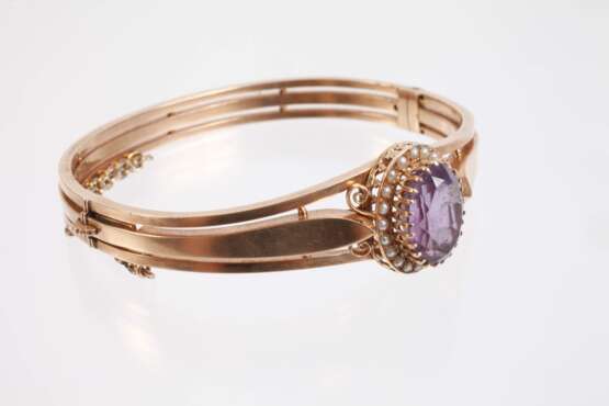 Historismusarmreif mit Amethyst und Saatperlen - фото 2 Historismusarmreif mit Amethyst und Saatperlen - фото 2