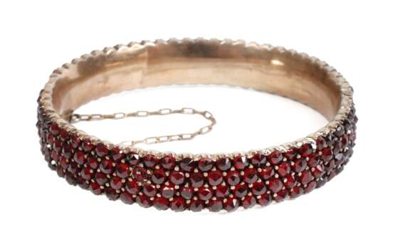 Armreif mit Granaten - photo 1 Armreif mit Granaten - photo 1