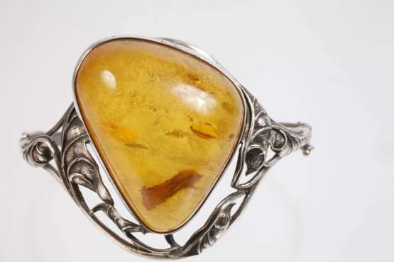 Zwei Schmuckteile mit Bernsteinbesatz - photo 5 Zwei Schmuckteile mit Bernsteinbesatz - photo 5