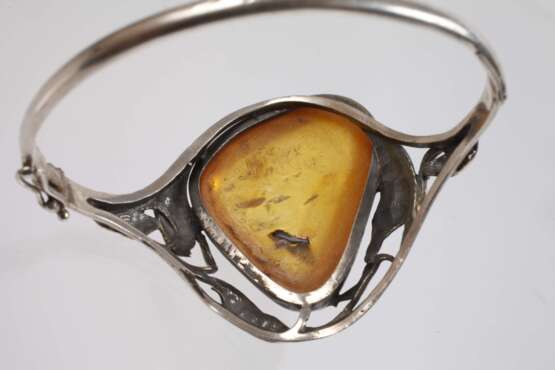 Zwei Schmuckteile mit Bernsteinbesatz - photo 6 Zwei Schmuckteile mit Bernsteinbesatz - photo 6