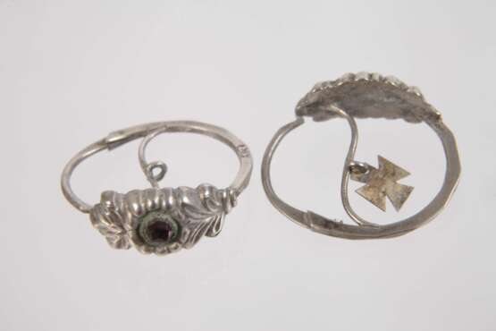 Drei Paar Biedermeier-Ohrringe - photo 3 Drei Paar Biedermeier-Ohrringe - photo 3