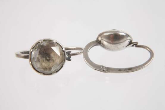 Drei Paar Biedermeier-Ohrringe - photo 4 Drei Paar Biedermeier-Ohrringe - photo 4