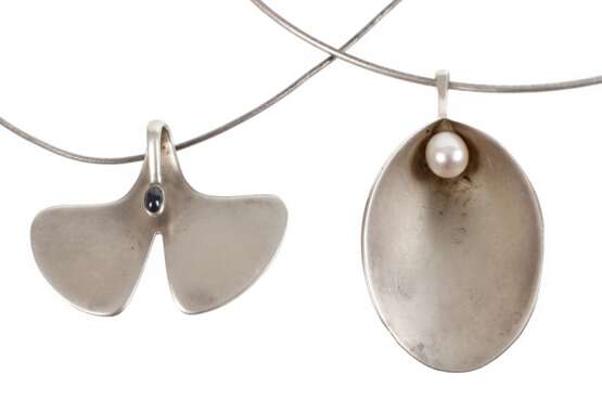 Paul Wunderlich, zwei Anhänger - photo 1 Paul Wunderlich, zwei Anhänger - photo 1