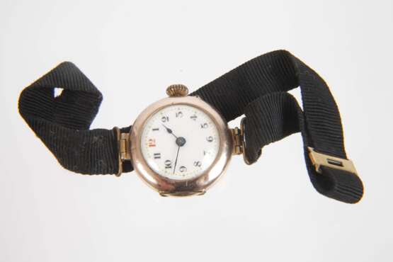 Goldene Damenarmbanduhr - photo 2 Goldene Damenarmbanduhr - photo 2