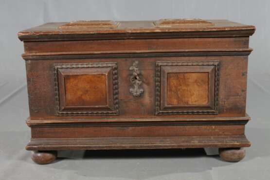 Kleine Renaissancetruhe - photo 2