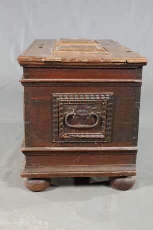 Kleine Renaissancetruhe - photo 3