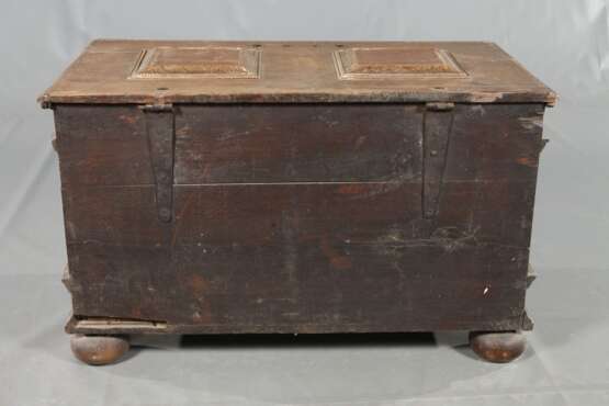 Kleine Renaissancetruhe - photo 4