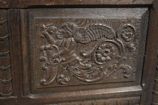 Flachdeckeltruhe barock - photo 4 Flachdeckeltruhe barock - photo 4