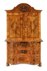 Kommodenaufsatzschrank barock