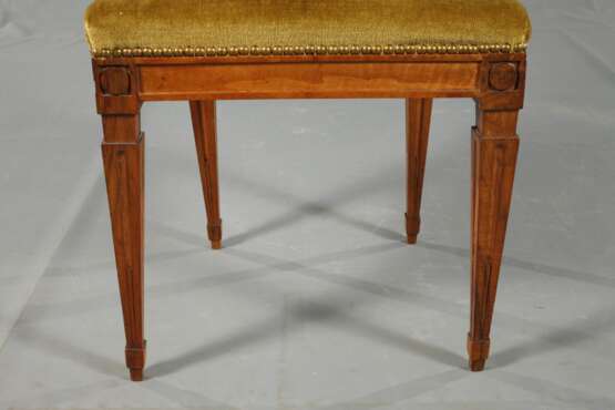 Vier Stühle und zwei Hocker Klassizismus - фото 4 Vier Stühle und zwei Hocker Klassizismus - фото 4