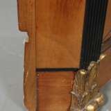 Ecketagere im klassizistischen Stil - фото 5