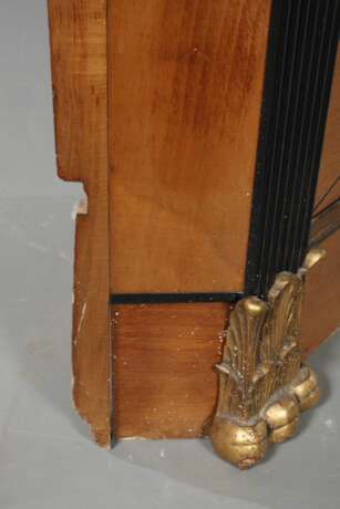 Ecketagere im klassizistischen Stil - фото 5