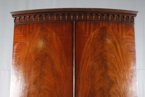 Wäscheschrank im Empirestil - photo 2