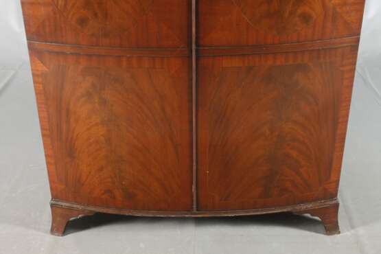 Wäscheschrank im Empirestil - photo 3