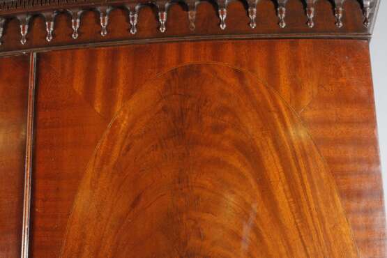 Wäscheschrank im Empirestil - photo 4