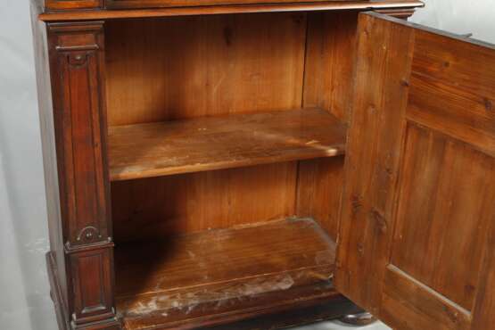 Halbschrank im Renaissancestil - фото 3