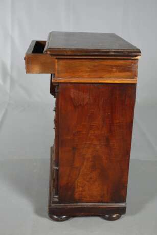 Halbschrank im Renaissancestil - фото 4