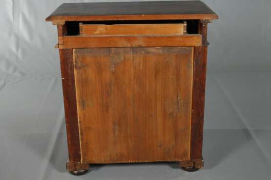 Halbschrank im Renaissancestil - фото 5