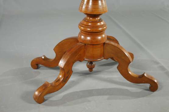 Intarsierter Beistelltisch - Foto 2