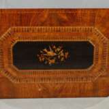 Intarsierter Beistelltisch - Foto 3