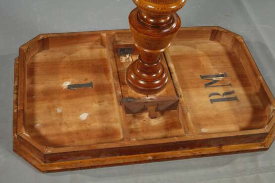 Intarsierter Beistelltisch - Foto 4