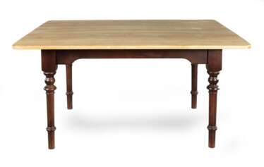 Großer Kneipentisch